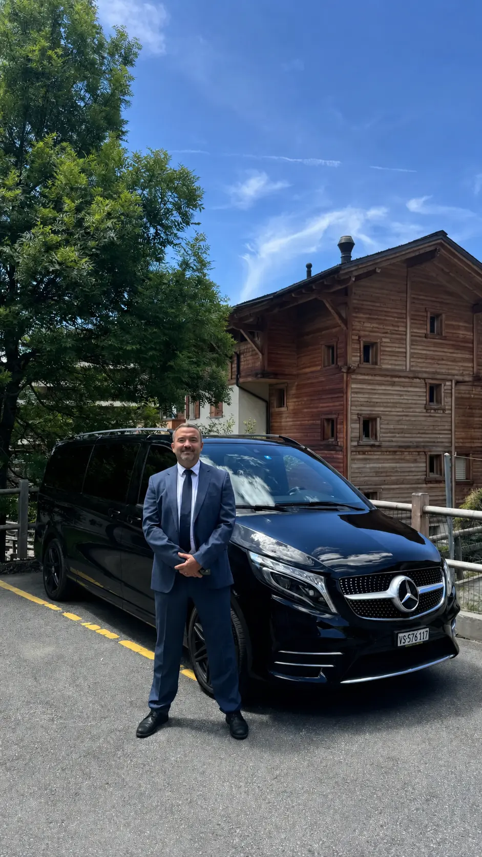 Cédric, Gentleway private chauffeur, with the Mercedes V-Class in Verbier